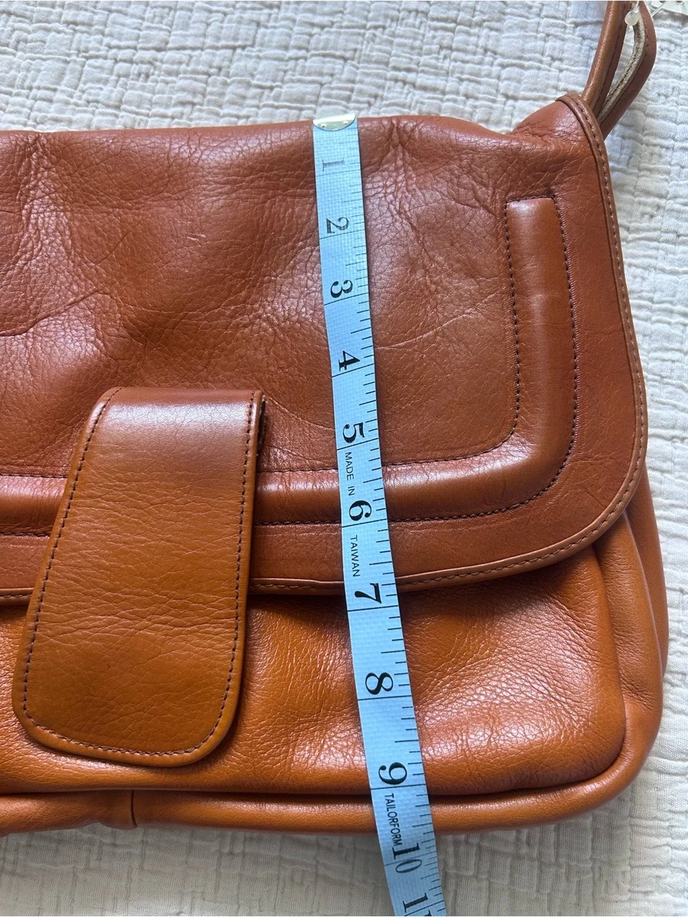 Vintage Cognac Leather Shoulder Bag with Front Tab Bamberger’s Retro